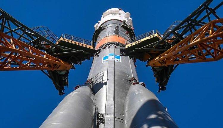 Лука Пармитано - Александр Скворцов - Эндрю Морган - Ракету с кораблем «Союз МС-13» установили на стартовый стол на Байконуре - newtvnews.ru - Россия