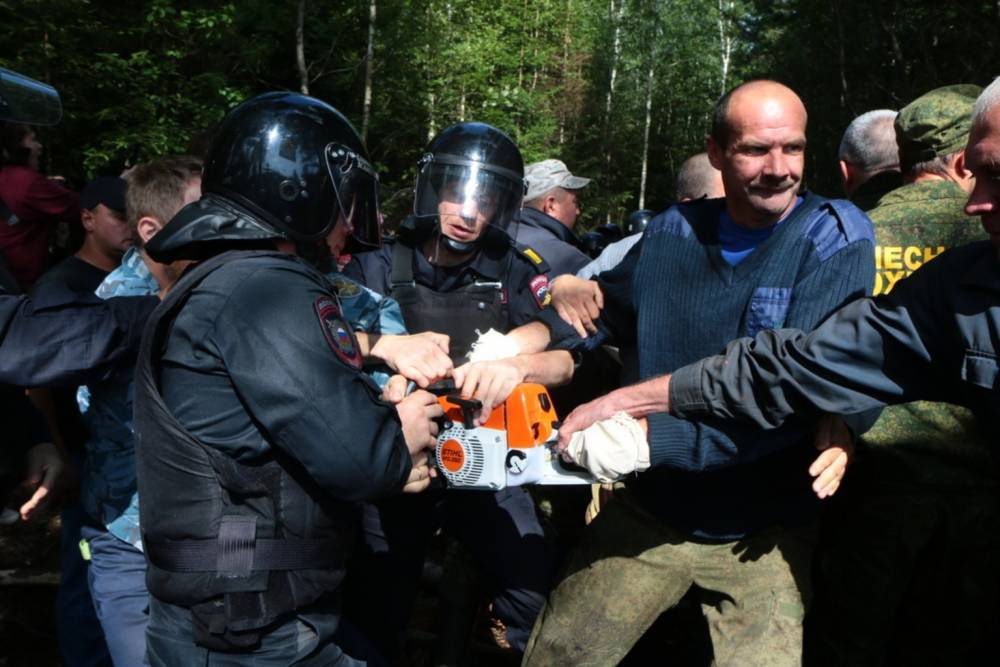 Игорь Чайка - В Ликино-Дулево полиция продолжает избивать активистов, протестующих против строительства мусорного полигона&nbsp;— видео - theins.ru - Россия