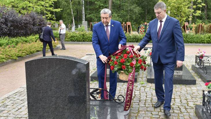 Александр Богомаз - Дмитрий Соловьев - Руководители региона почтили память погибших моряков из Брянска - bragazeta.ru - Россия - Санкт-Петербург - Белоруссия - Курск - Брянская обл.