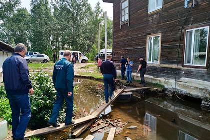 Разыскиваемого 24 года россиянина спасли во время наводнения в Иркутской области - lenta.ru - Россия - Иркутская обл. - Кемеровская обл.