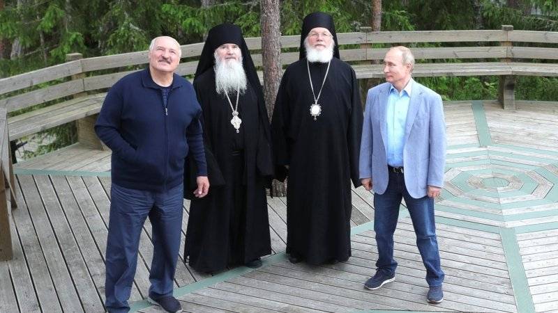 Владимир Путин - Александр Лукашенко - Лукашенко - Настоятель монастыря в Ленобласти подарил Путину и Лукашенко иконы - polit.info - Россия - Ленинградская обл. - Белоруссия - Финляндия