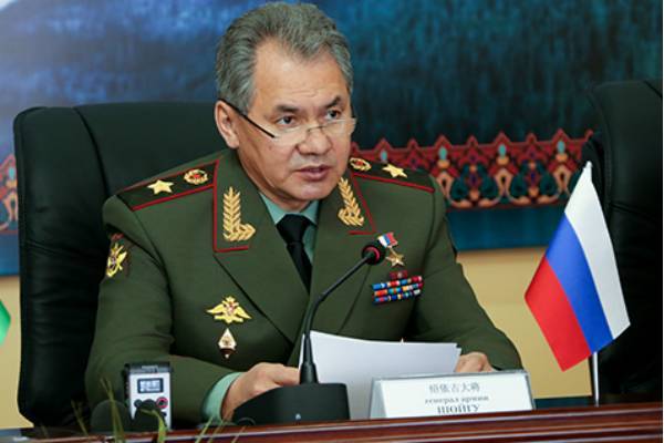 Сергей Шойгу - Шойгу анонсировал существенное повышение окладов рядовых-контрактников - trud.ru - Россия