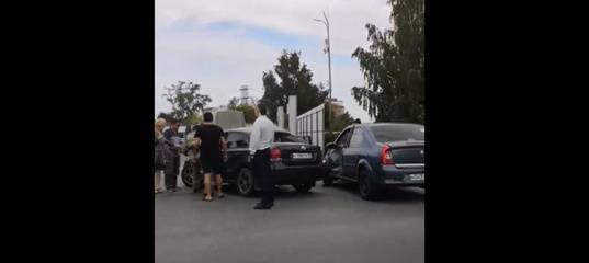 В Тюмени иномарка врезалась в автомобили, которые стояли в очереди на заправке. Водителя увезли в больницу - news.megatyumen.ru - Тюмень