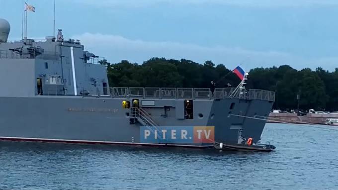 Видео: на фрегате "Адмирал флота Касатонов" спустили флаг - piter.tv - Россия - Санкт-Петербург
