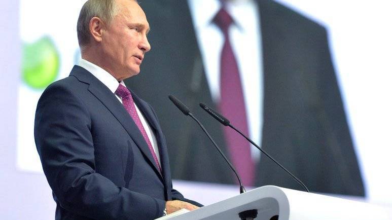 Владимир Путин - Дмитрий Песков - Александр Лукашенко - Shell - Песков рассказал о готовящейся встрече Владимира Путина и главы компании Shell - politexpert.net - Россия - Санкт-Петербург - Белоруссия