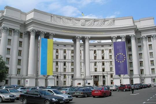 Владимир Зеленский - Владимир Путин - МИД Украины подготовил ответ на решение РФ о паспортах для жителей Донбасса - versia.ru - Москва - Россия - Украина - Киев - обл. Донецкая - Луганская обл. - ДНР - ЛНР - Донбасс