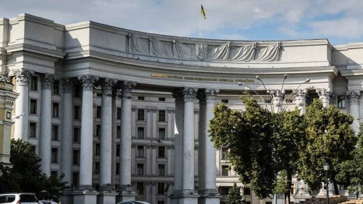 Владимир Зеленский - Владимир Путин - МИД Украины подготовил меры в ответ на решение РФ об упрощенной выдаче паспортов Донбассу - polit.info - Москва - Россия - Украина - обл. Донецкая - Луганская обл. - Донбасс - Донбасс