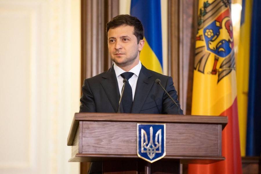 Владимир Зеленский - Владимир Путин - Дмитрий Песков - Иван Мезюхо - В Кремле оценили идею Зеленского о выдаче украинских паспортов - m24.ru - Россия - Украина - Крым - обл. Донецкая - Луганская обл. - Севастополь