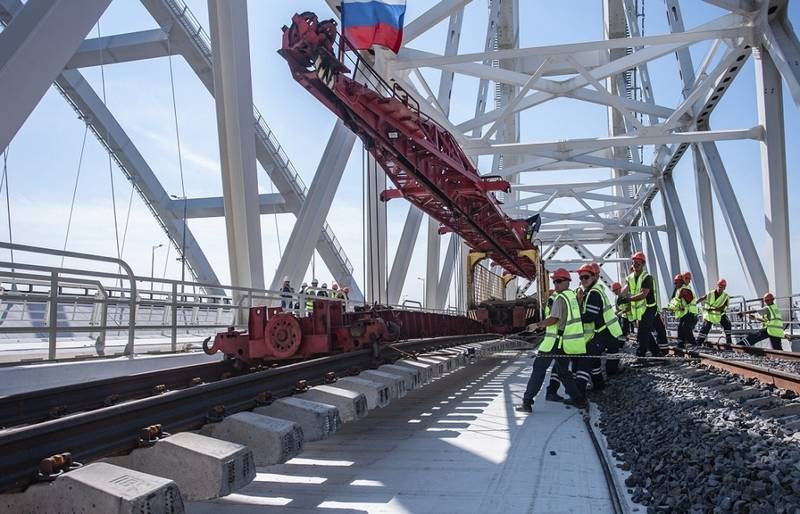 На Крымском мосту закончили укладку второго железнодорожного пути - topwar.ru - Крым - Краснодарский край - Керчь