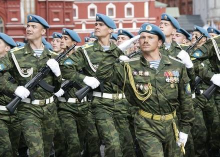 Сергей Шойгу - Владимир Путин - Стало известно о&nbsp;новом повышении зарплат военным - vgoroden.ru - Россия