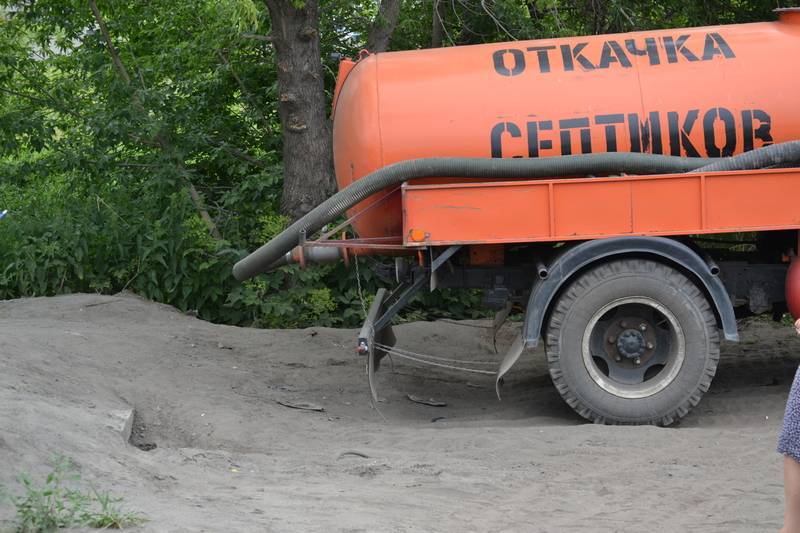 Курганские перевозчики жидких отходов нагло сливают нечистоты в городские колодцы и ничего не боятся - kikonline.ru - Курган