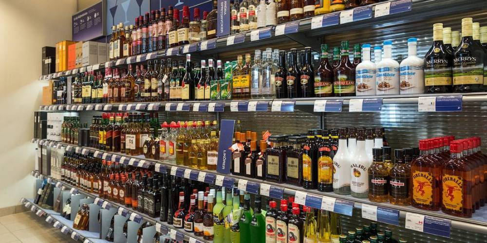 Евгений Брюн - Главный нарколог Минздрава предложил запретить продажу спиртного возле жилых домов - ruposters.ru