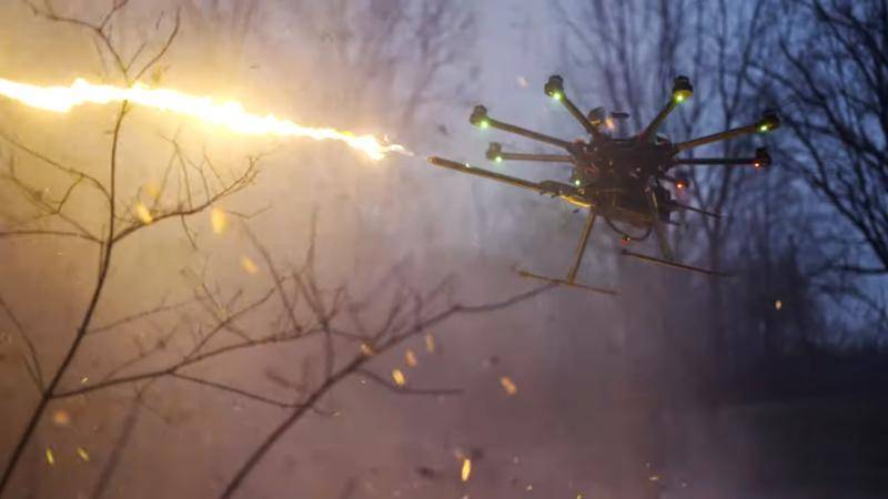 Появилось видео испытаний беспилотника-огнемета - vm.ru