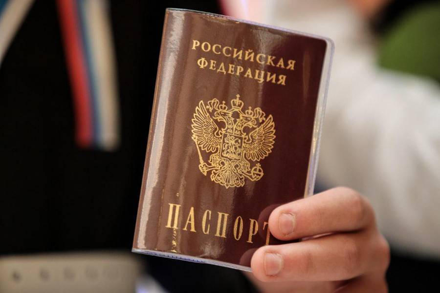 Дмитрий Медведев - Медведев не исключил перехода на электронные паспорта к 2023 году - m24.ru - Россия