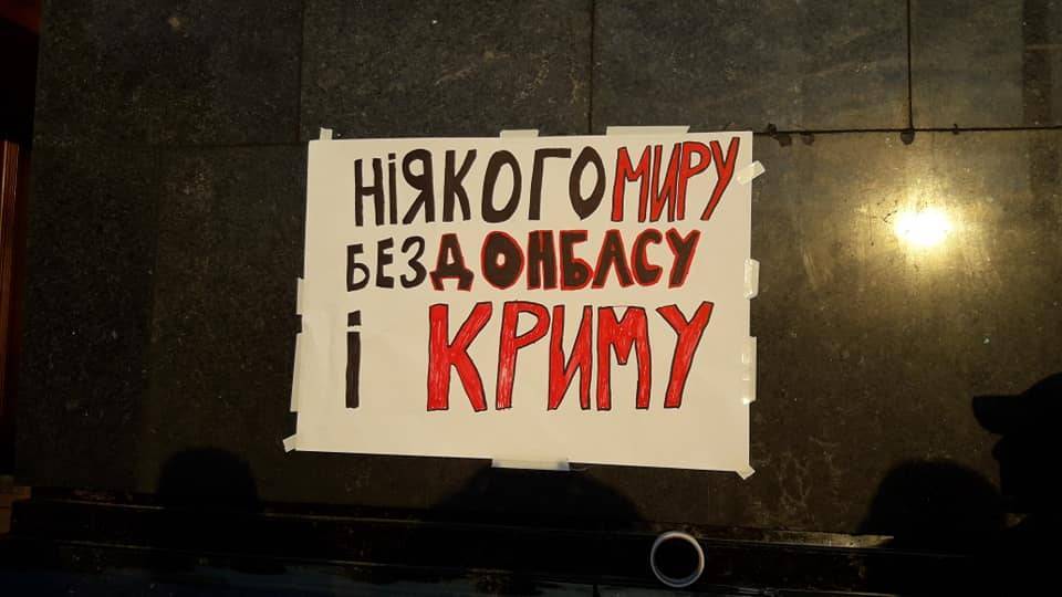 Владимир Зеленский - Петр Порошенко - Артем Туров - Сам виноват: Зеленскому обещают вечный геморрой с нацистами - politnavigator.net - Россия - Украина