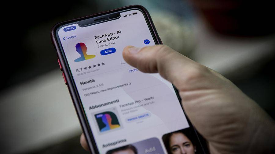 Чак Шумер - Создатели российского приложения Face App ответили на обвинения США - iz.ru - Россия - США