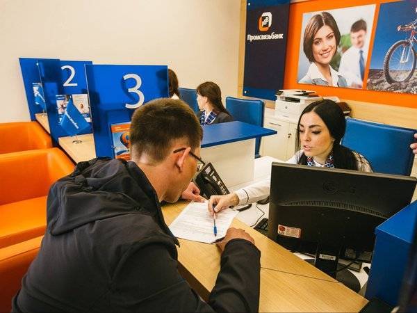 Три российских банка за год отменили выплату кешбэка в рублях - polit.ru