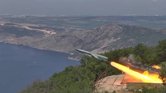 "Битва" фрегата и "Утеса": видео учебных ракетных стрельб в Черном море - crimea.ria.ru - Украина - Крым - Симферополь - Калининград