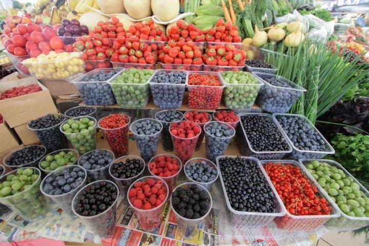 Роскачество рассказало, как выбрать сезонные ягоды - vm.ru