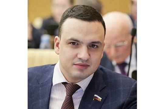 Ирина Шейк - Дмитрий Ионин - Пострелявший из автомата депутат пообщался с избирательницей под постом Леди Гаги - versia.ru - Россия - Екатеринбург