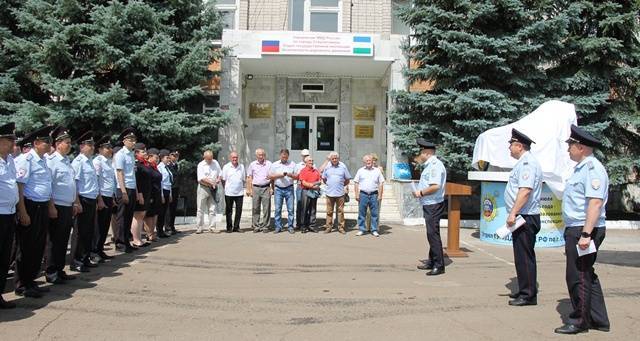 В Башкирии у здания ГИБДД Стерлитамака появился необычный памятник // ОБЩЕСТВО | новости башинформ.рф - bashinform.ru - Россия - Уфа