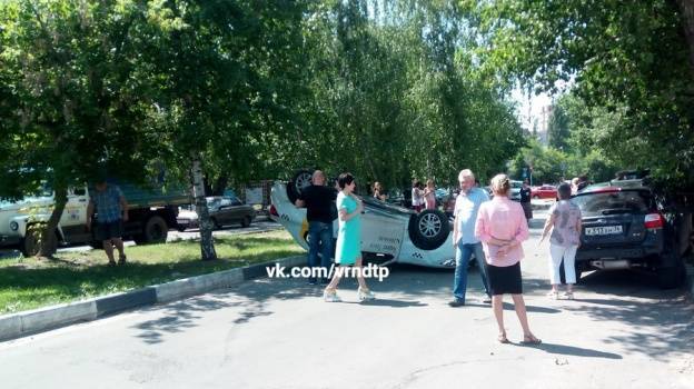 В Воронеже водитель перевернувшегося такси с 2 пассажирками был пьян – Новости Воронежа и Воронежской области – Вести Воронеж - vestivrn.ru - Воронеж