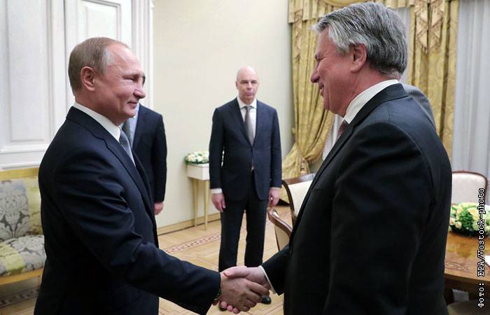 Владимир Путин - Shell - Shell пообещала Путину еженедельно открывать по одной новой АЗС в России - interfax.ru - Москва - Россия - Тверская обл.
