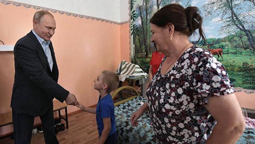 Владимир Путин - Мальчик «Николаевич» рассказал Путину про утонувший детсад - bloknot.ru - Россия - Иркутская обл.