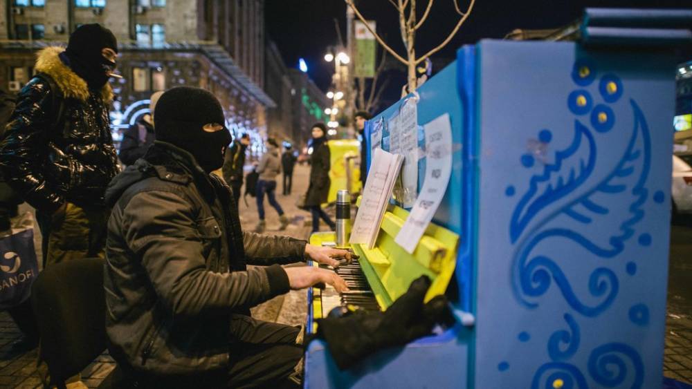 Юлия Витязева - Переворот в Киеве репетировали в Москве? На фото 2012 года нашли "предвестника" пианино с Майдана - tsargrad.tv - Москва - Россия - Украина