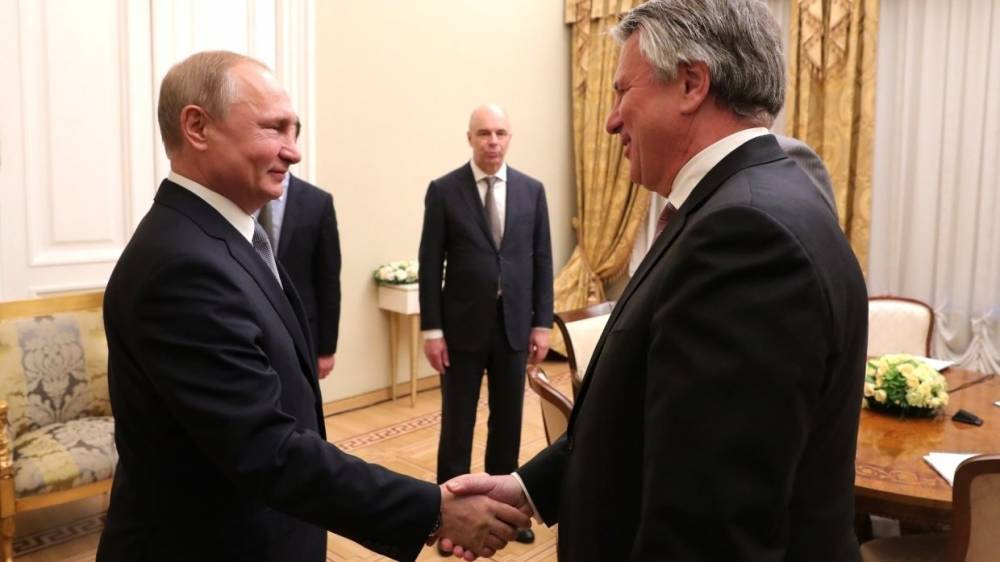 Владимир Путин - Shell - Путин обсудил с руководством Shell крупнейшие проекты компании в России - riafan.ru - Россия - Санкт-Петербург - Голландия