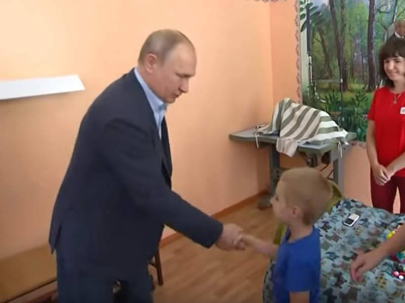 Владимир Путин - Матвей Сафонов - "Он утонул": в затопленном Тулуне Путин осчастливил двух малышей - dayonline.ru - Россия - Иркутская обл. - Тулун