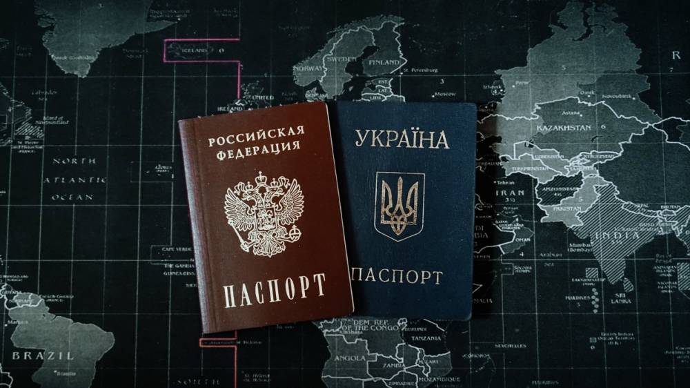 Владимир Зеленский - Владимир Путин - В офисе Зеленского оценили упрощение получения гражданства РФ для жителей Донбасса - riafan.ru - Москва - Россия - Украина - Киев - обл. Донецкая - Луганская обл.