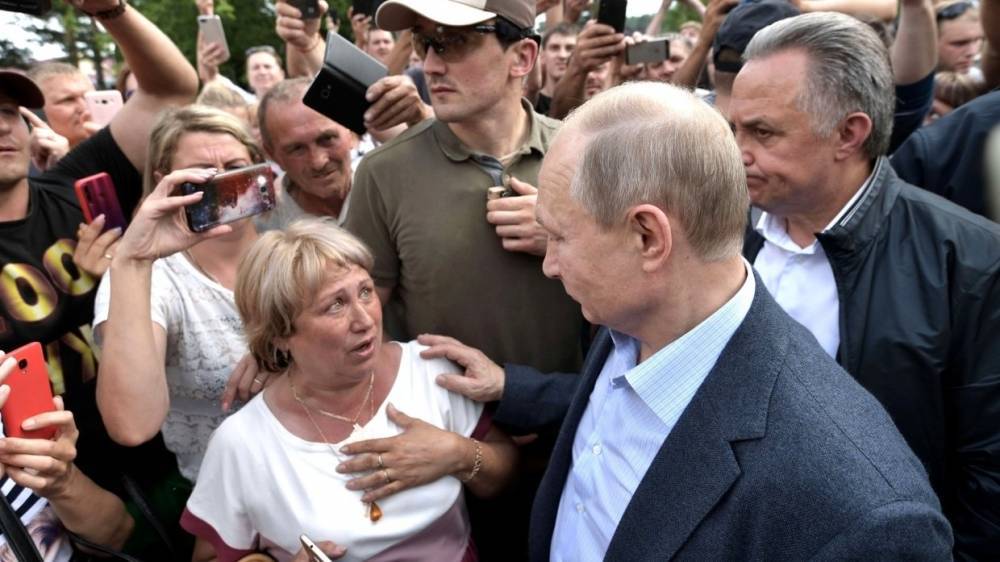 Владимир Путин - Путин потребовал ускорить выплату денежной помощи пострадавшим от паводка - riafan.ru - Россия - Иркутская обл. - Тулун - Братск