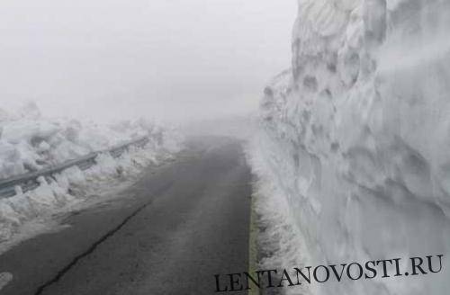 Зима в Румынии посреди лета: трехметровый слой снега - lentanovosti.ru - Румыния