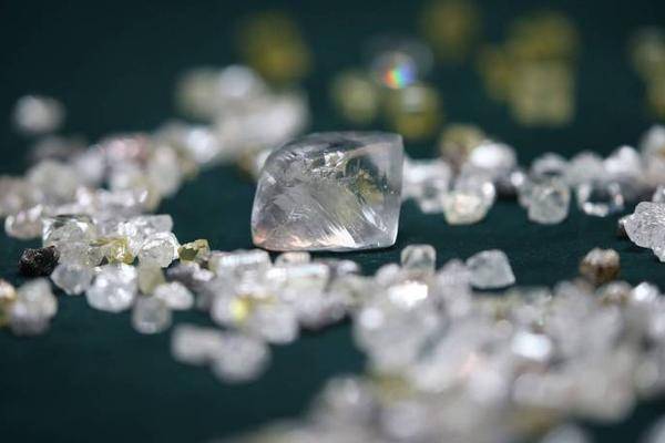 Анна Безрукова - Эксперты: на рынке алмазов наблюдается избыток камней - moneytimes.ru