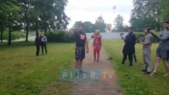 Петербуржцы провели зарядку в поддержку сохранения Муринского парка - piter.tv - Санкт-Петербург - район Калининский