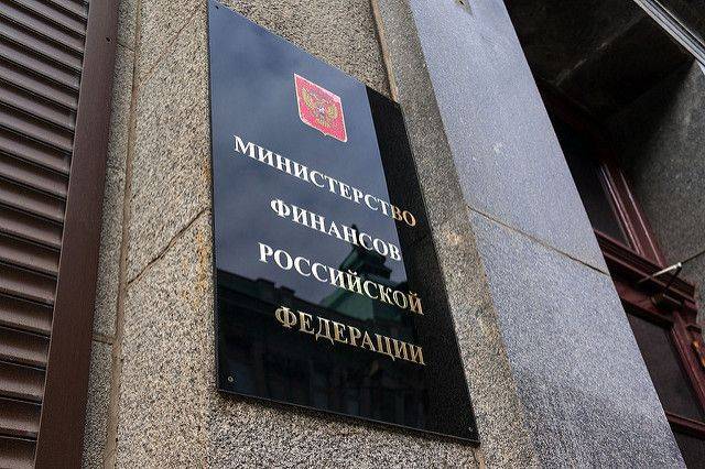 Максим Орешкин - Алексей Моисеев - Минфин: долговая нагрузка россиян переходит за критический уровень - aif.ru - Россия
