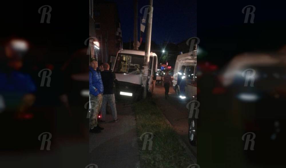 Смолянка госпитализирована после жёсткого ДТП с маршруткой в центре Смоленска - readovka.ru - Смоленск