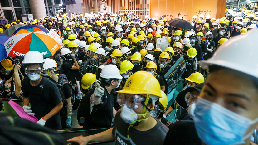 Кэрри Лам - Пекин потребовал уголовного наказания участникам протестов в Гонконге - russian.rt.com - Китай - Гонконг - Гонконг