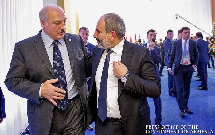 Никол Пашинян - Александр Лукашенко - Лукашенко - Пашинян поздравил Лукашенко и обсудил с ним сотрудничество в рамках ЕАЭС - ru.armeniasputnik.am - Россия - Армения - Белоруссия - Минск - Ереван - Сингапур