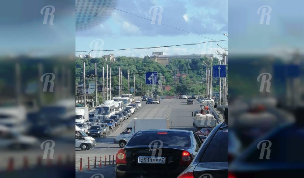 Два «одиночества» встретились на Пятницком путепроводе - readovka.ru - Смоленск