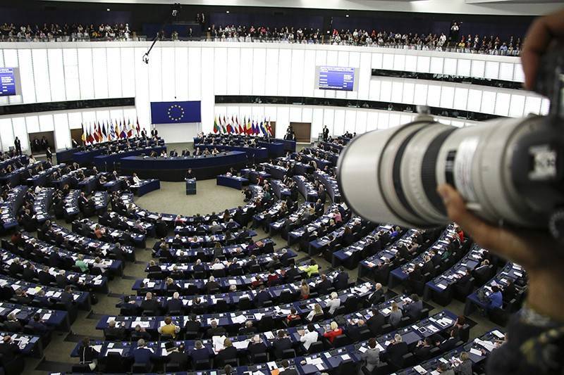 Дональд Туск - Работа Европарламента нового созыва началась со скандала - tvc.ru - Англия - Брюссель