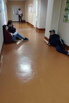 Народный корреспондент: «В Усть-Куломской райбольнице дети ждали педиатра, лежа на полу» - bnkomi.ru - респ. Коми