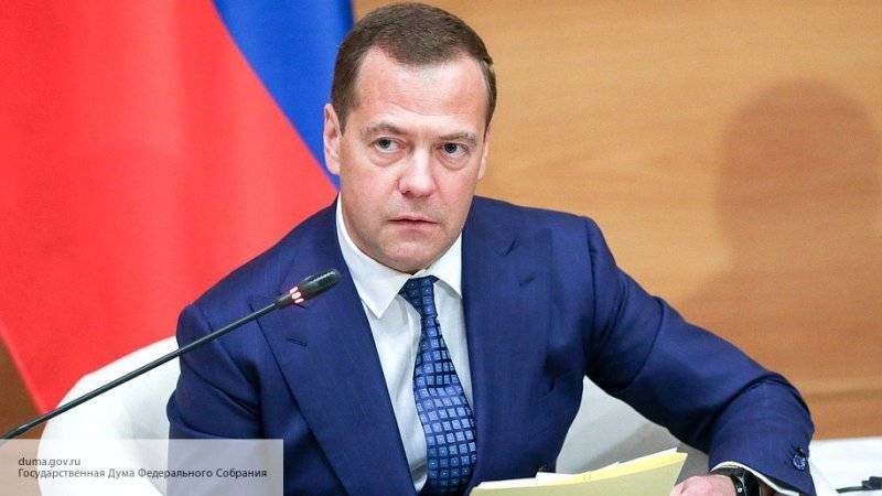 Дмитрий Медведев - Артем Шишков - Медведев призвал заняться планированием финансирования нацпроектов на следующий год - politros.com - Россия