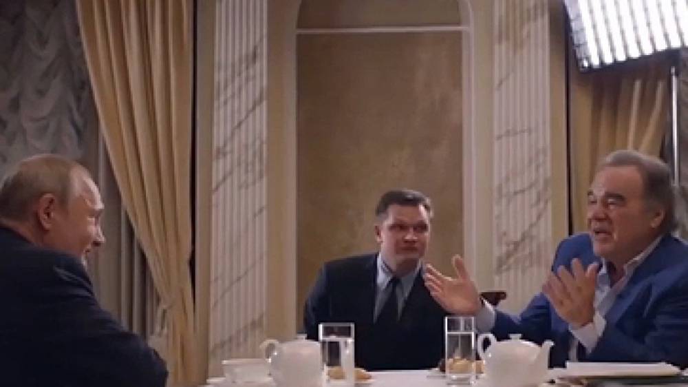 Владимир Путин - Виктор Медведчук - Владимир Меньшов - Оливер Стоун - Путин заявил, что не знает деталей плана Медведчука по Донбассу - riafan.ru - Москва - Россия - США - Украина