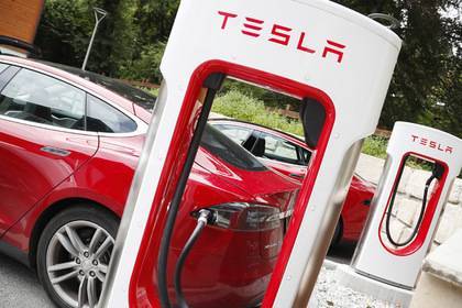 Россиянка отсудила у Tesla миллионы за сломанные ключи - lenta.ru - Россия - Москва - Берлин
