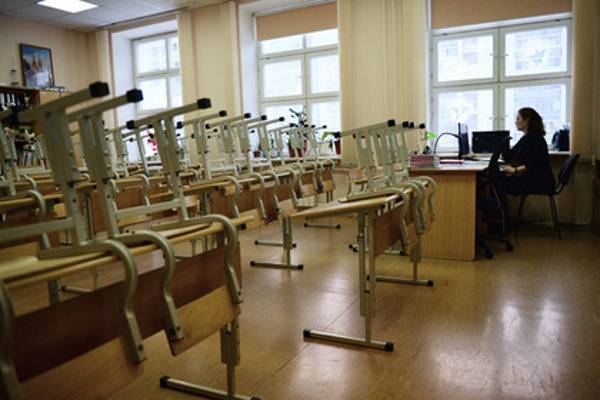 Владимир Путин - Пожаловавшуюся Путину на зарплату учительницу не нашли - newtvnews.ru - Россия - Орловская обл. - Тверская обл.