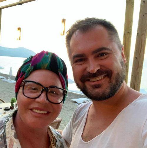 Надежда Бабкина - «Поплывшие» щеки и неживое лицо. Надежда Бабкина напугала Сеть неудачной пластикой - vistanews.ru - Кипр