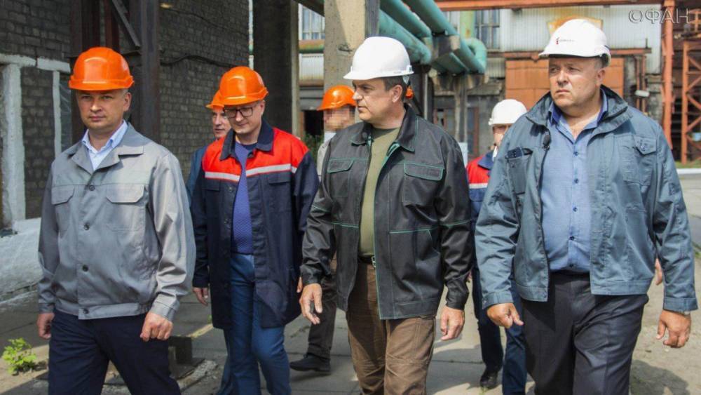 Леонид Пасечник - Глава ЛНР Пасечник в преддверии Дня металлурга посетил «Стахановский завод ферросплавов» - riafan.ru - ЛНР - Луганск