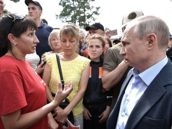 Владимир Путин - Путин встретился с пострадавшими от наводнения в Иркутской области - polit.ru - Россия - Иркутская обл. - Тулун